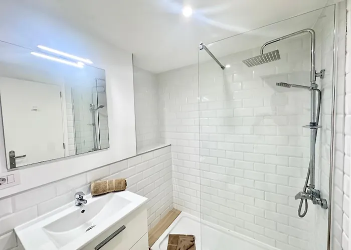 2the Location - Americas & Parking 美洲海滩