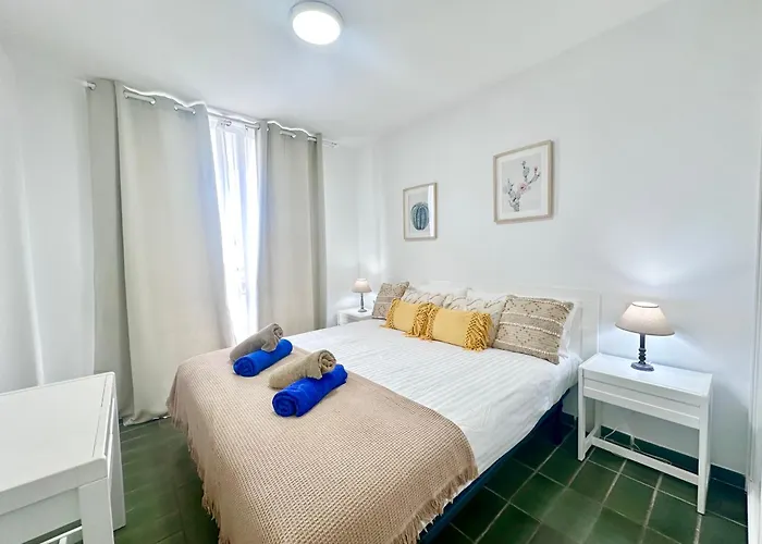 2the Location - Americas & Parking 아파트